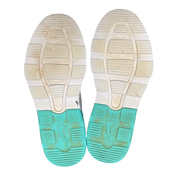 Nike Women's Air Max Motion 2 Casual Sneakers Sz 8 - Picture 4 of 8